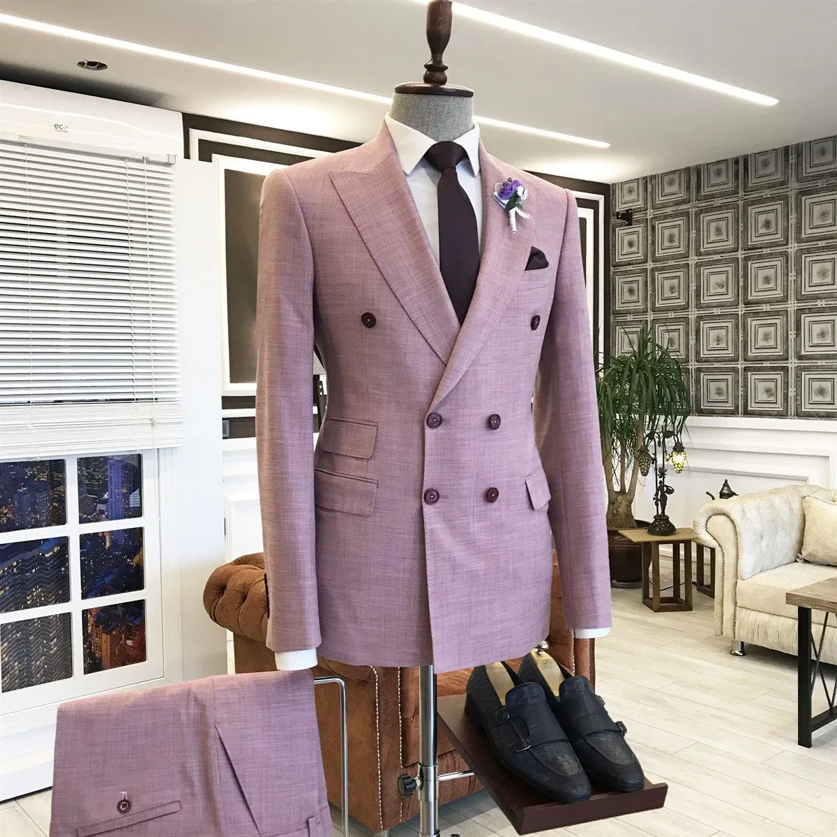 Amazing Pink Peaked Lapel Double Breasted 3 Flaps Prom Suits For Men
